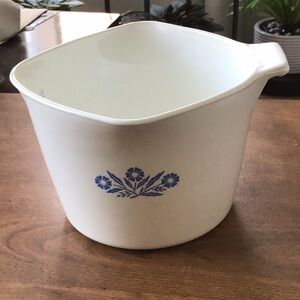 Vintage Corning Ware Blue Cornflower sauce maker or measuring bowl.
